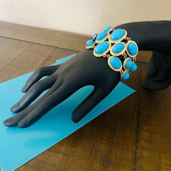 💜 Vintage Gold-Tone Turquoise Blue Oval Bezel Set Toggle Bracelet 7" Long - Picture 1 of 4